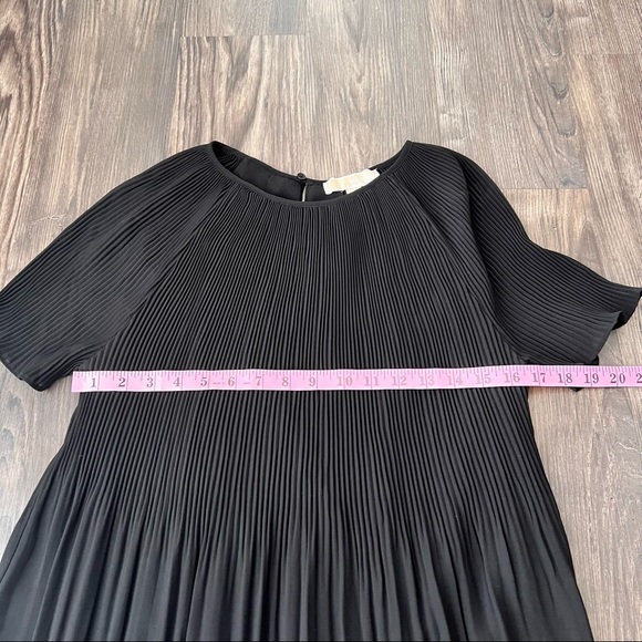 Michael Michael Kors Black Pleated Short Sleeve Dress - Picture 8 of 11